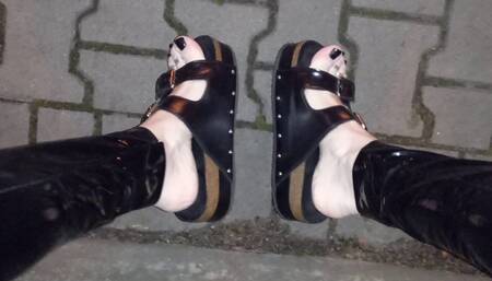 feet in public - public crossdressing