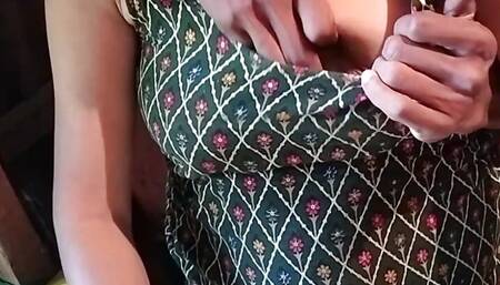 Kitchen room pe le jake bhabhi ki chudai kiya hard chudai