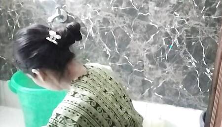 School girl ka bathroom MMS viral video