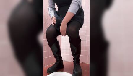 Mitsuha who was secretly photographed while using the toilet