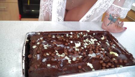 Nicole DuPapillon makes a cum drizzle cake part 2