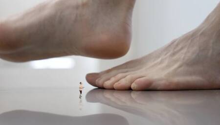 Leigh - Bugs To Him Again (SFX Shrunken)