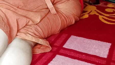 Indian aunty Nusrat called her house tenant to fuck her pusssy...Hot ???? aunty seduced by her house tenant