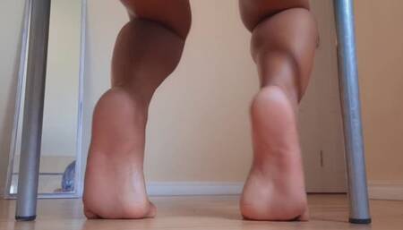 Lenora fast FEET SHAKING - Barefeet - Soles