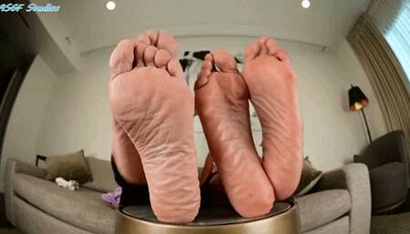 MILFs Moody & Domi BIG BARE SOLES ! - MOV