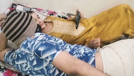 Aunty Ko porn dekhte huye pakar ke choda Full HD Hardcore Sex video