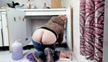 The Plumber and the Milf Deep Buttcracks