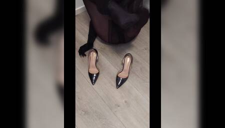 Sissy masturbates and handfree cum in black pantyhose