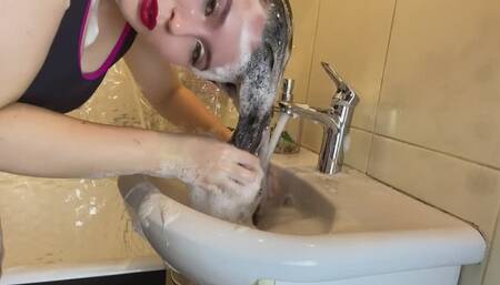 lots shampoo in the sink