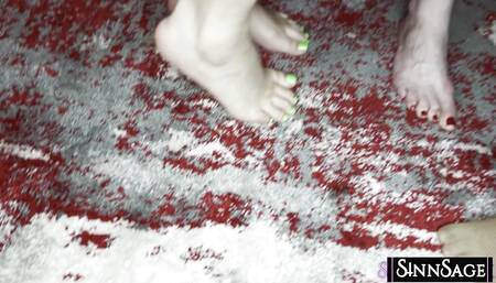 Sinn Sage, Ela Darling And Jessa Flux Play With A Strap On!