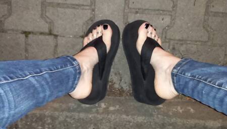 platform thongs - showing feet