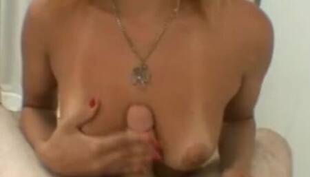 Bewitching queen bee's amateur porn