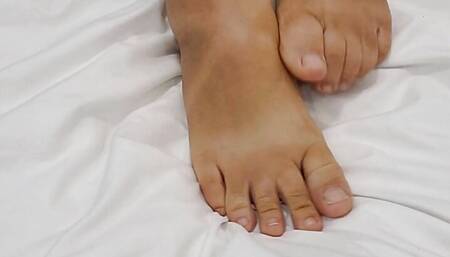 Watch my FEETS ! You jerk off and you cum NOW - Luna Daily Vlog - LunaxSun