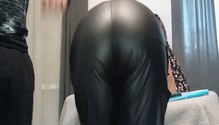 Spanked Crumpet's ass WMV