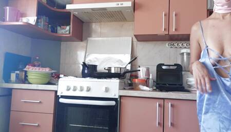 Sexy brunette naked in the kitchen. Latina hairy pussy, big ass, big tits, big nipples.