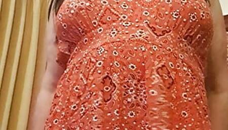 Mom changes clothes to go out without underwear