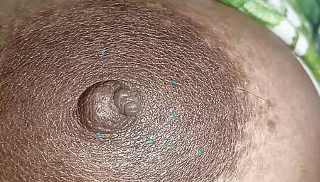 Bhabi jaan k beautiful nipples choossay maza aagaya????