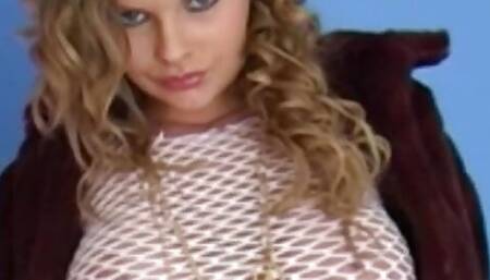 Her Solo Beauty Is Limitless