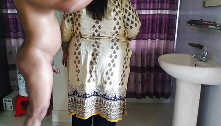 I fuck My Hot Stepmom Because My Real Mom Today not at Home!