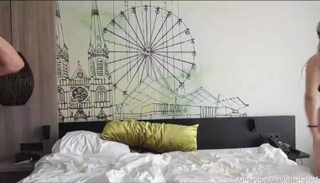 \nGeile trio mark neukt mij en mij vriendin om de beurt???? THREESOME ????lekker geil diep naakt en lekkere kutjes en ????wij pijpen mark lekker geil tegelijk???????? Geile lesbian kissing scharen beffen vingeren squirten anaal speeltjes ???? 8 MIN TOTAL 