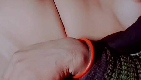 Beautiful hot Mumbai's hot teenage girl's hot video was made, she is showing her hot ass, I am crazy about fucking, my pussy has