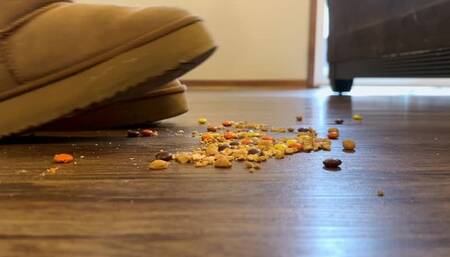 European Beauty (19) Crushes Peanuts & Reese’s in Soft UGG Boots (4K)