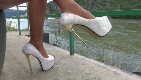 Walking in 7 inch extreme high heels - full clip - (1920x1080*wmv)