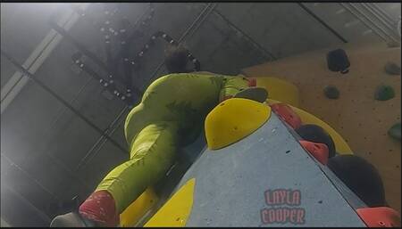 Giantess Layla climbs in green christmas leggings