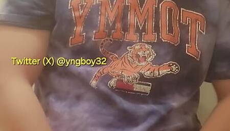 Young boy jerks off in the toilet and cums in her hand ????