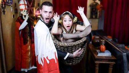 Aesthetic babe Isabella Nice is enjoying dick-riding so much