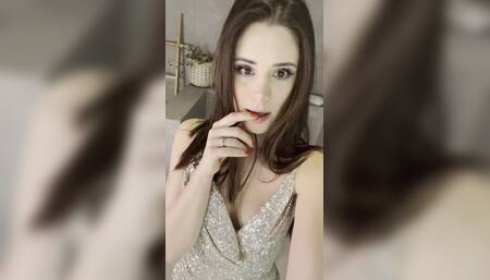 Fingering my pussy while my guests wait for me outside the bathroom????