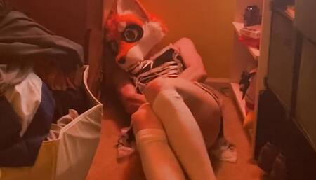 Spontaneous Maid Foxie Orgasm