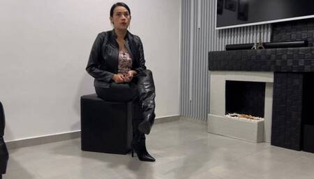 Tiredness and dominance, Goddess Kahina dictates the rules to her slave