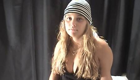 Smoking Girl Sedutive Lips Marceli 14 Mp4 960X540