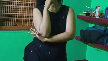 Hot desi indian girl bigg big in the room