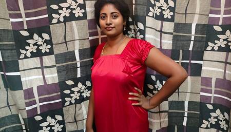 Hot Indian Stepmom Handjob in Oyo Room