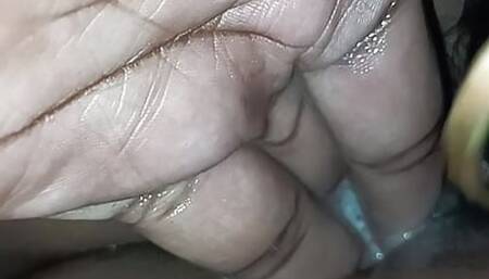 Desi bhabhi ass fingaring ass leaking pussy fingaring pussy leaking in hindi sex videos