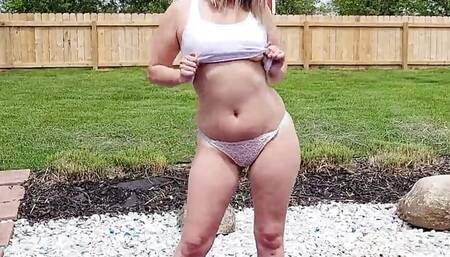 Hotwife cums on her sybian