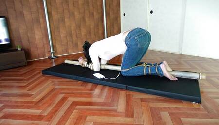 Girl Spends 70 Minutes Tied up and Wearing a Three-point Vibrator