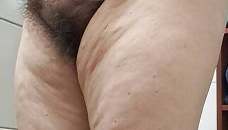 Milf likes to have her hairy pussy recorded