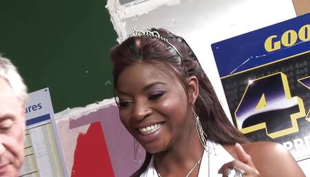 Threesome sex with Elle Brooks and Jasmine Webb are sluts