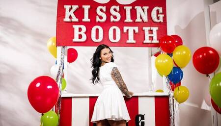 Ivy Lebelle and Queenie Sateen are enjoying hard fuck so much