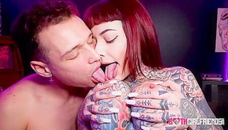 Com [kwjj07kdd4x] Goth Chick (720)