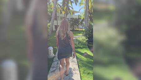 Pov. Je loopt achter mij en mn dikke billen schudden geil heen en weer????