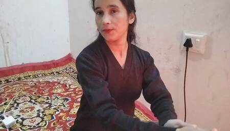 Chachi ne sath me sula kar apni gand marbai