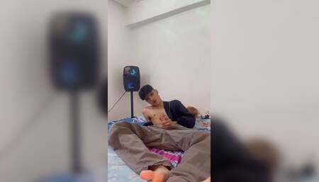 AndresZP has another solo session in his bedroom - part 1