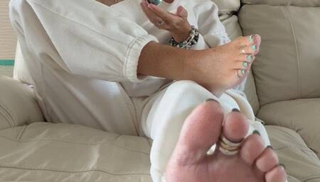 Mom experiments with daughters boyfriend who has a foot fetish