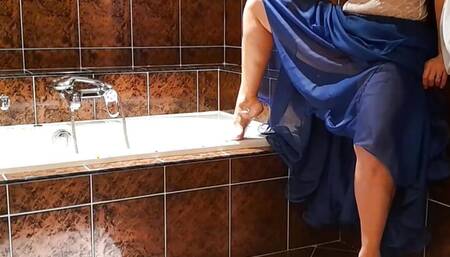 Amateur Blonde Mature Enjoys Sex Games in Bathroom and Bed