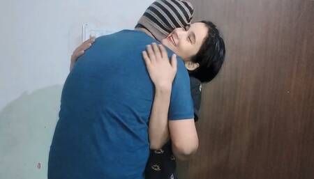 Step brother ne akeli step sister ko gale laga ke choda