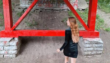 Liz Rainbow Pissing in Tallin